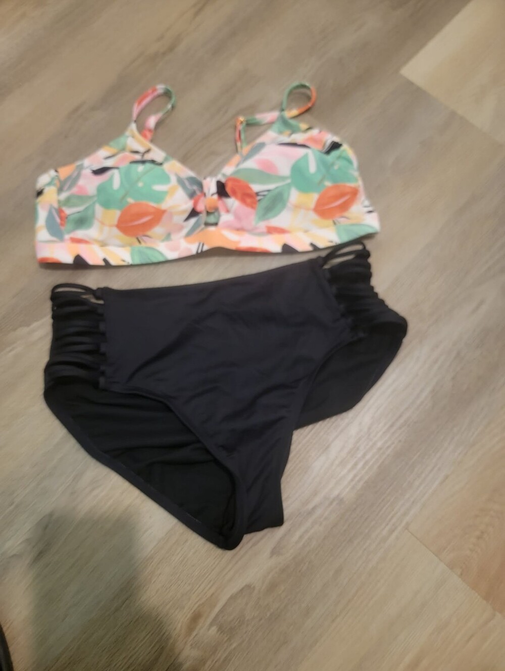 Kona Sol Sz L Tropical Print Bikini Top & Shade &Shore Sz L Black Bikini Bottom